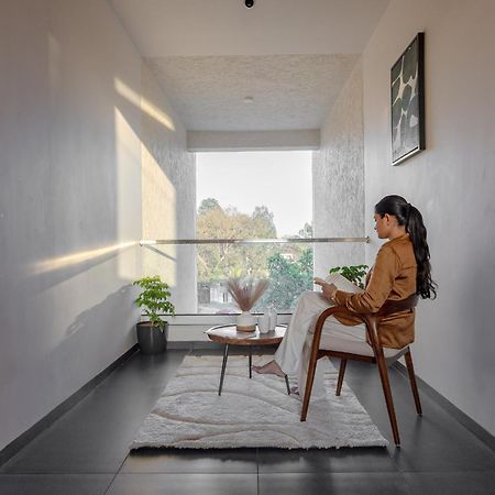 Saavi Suites Daman Exteriör bild