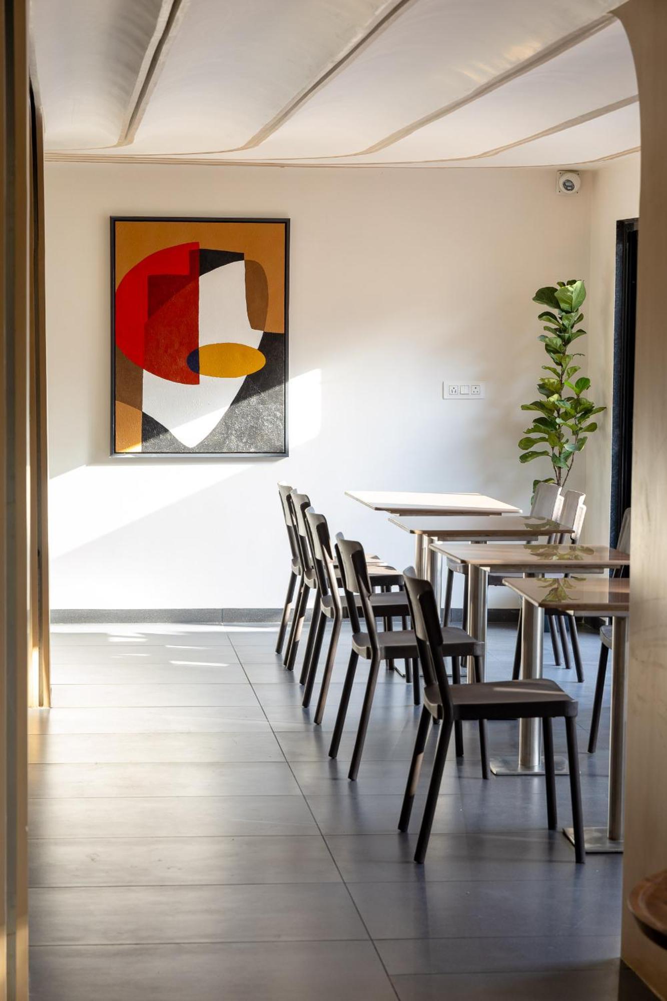 Saavi Suites Daman Exteriör bild