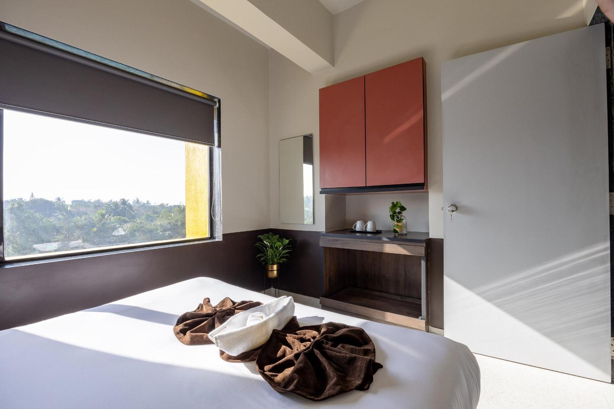 Saavi Suites Daman Exteriör bild
