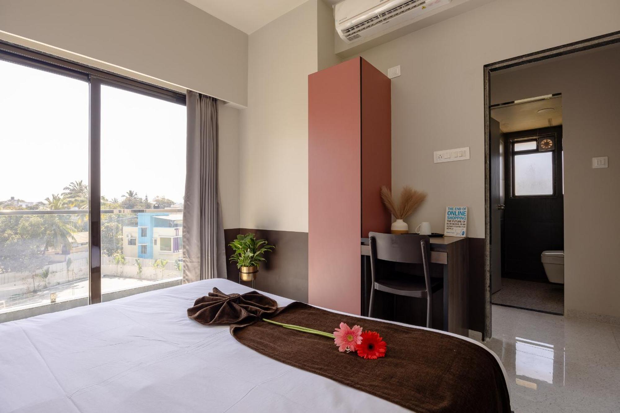 Saavi Suites Daman Exteriör bild