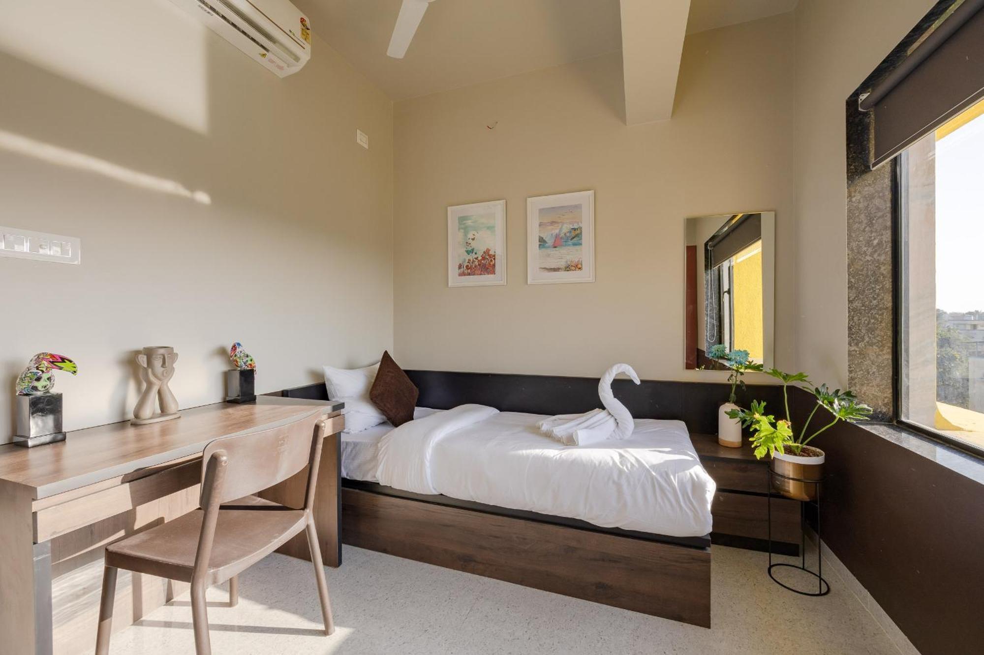 Saavi Suites Daman Exteriör bild