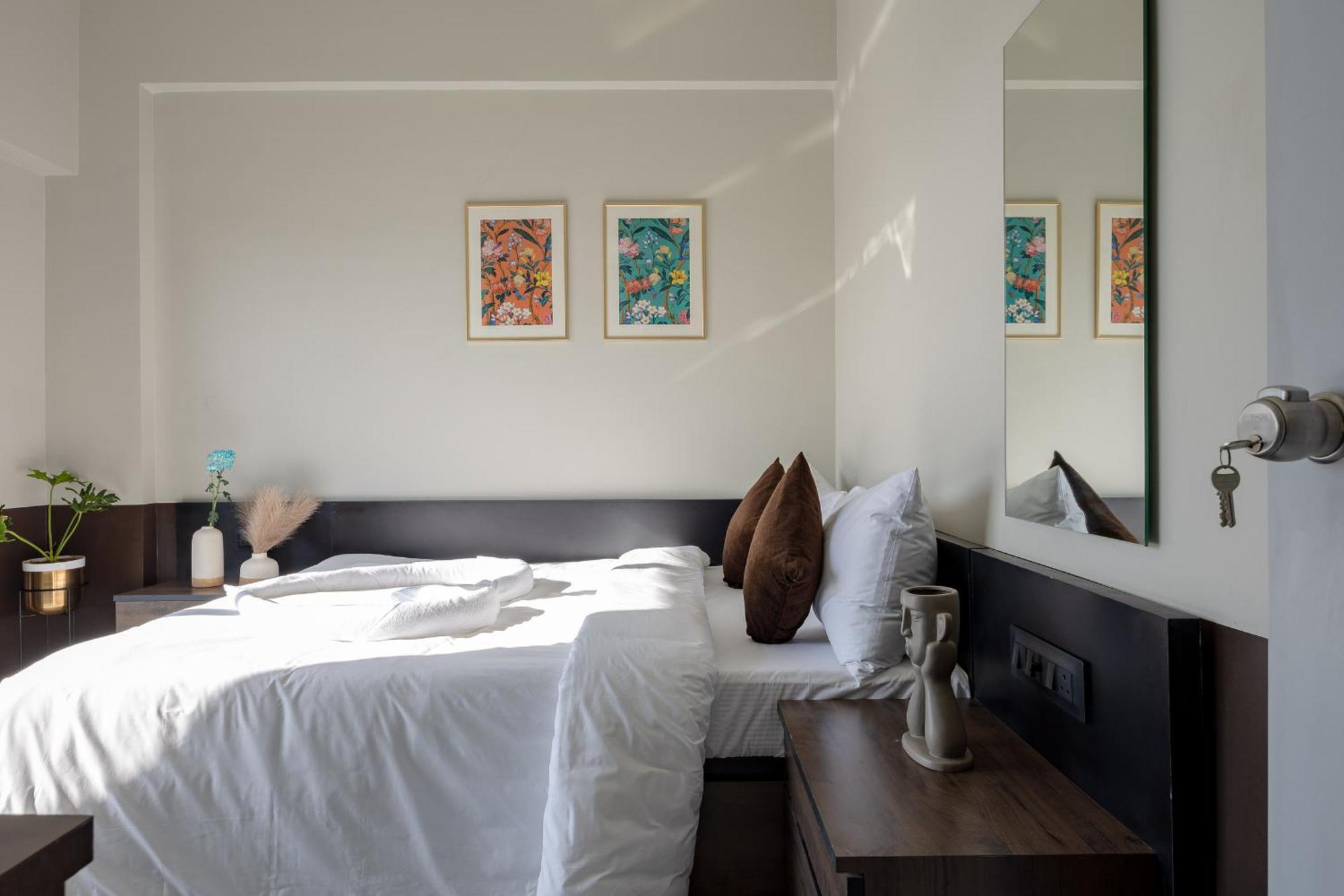 Saavi Suites Daman Exteriör bild