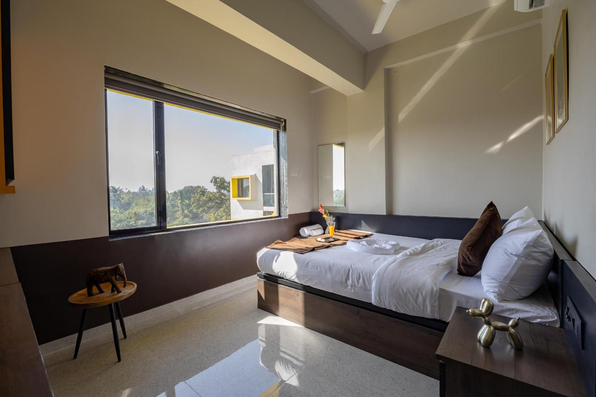 Saavi Suites Daman Exteriör bild