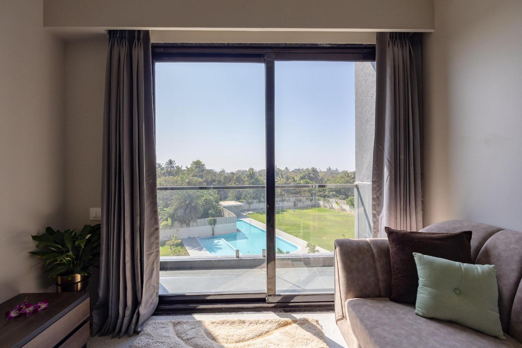 Saavi Suites Daman Exteriör bild