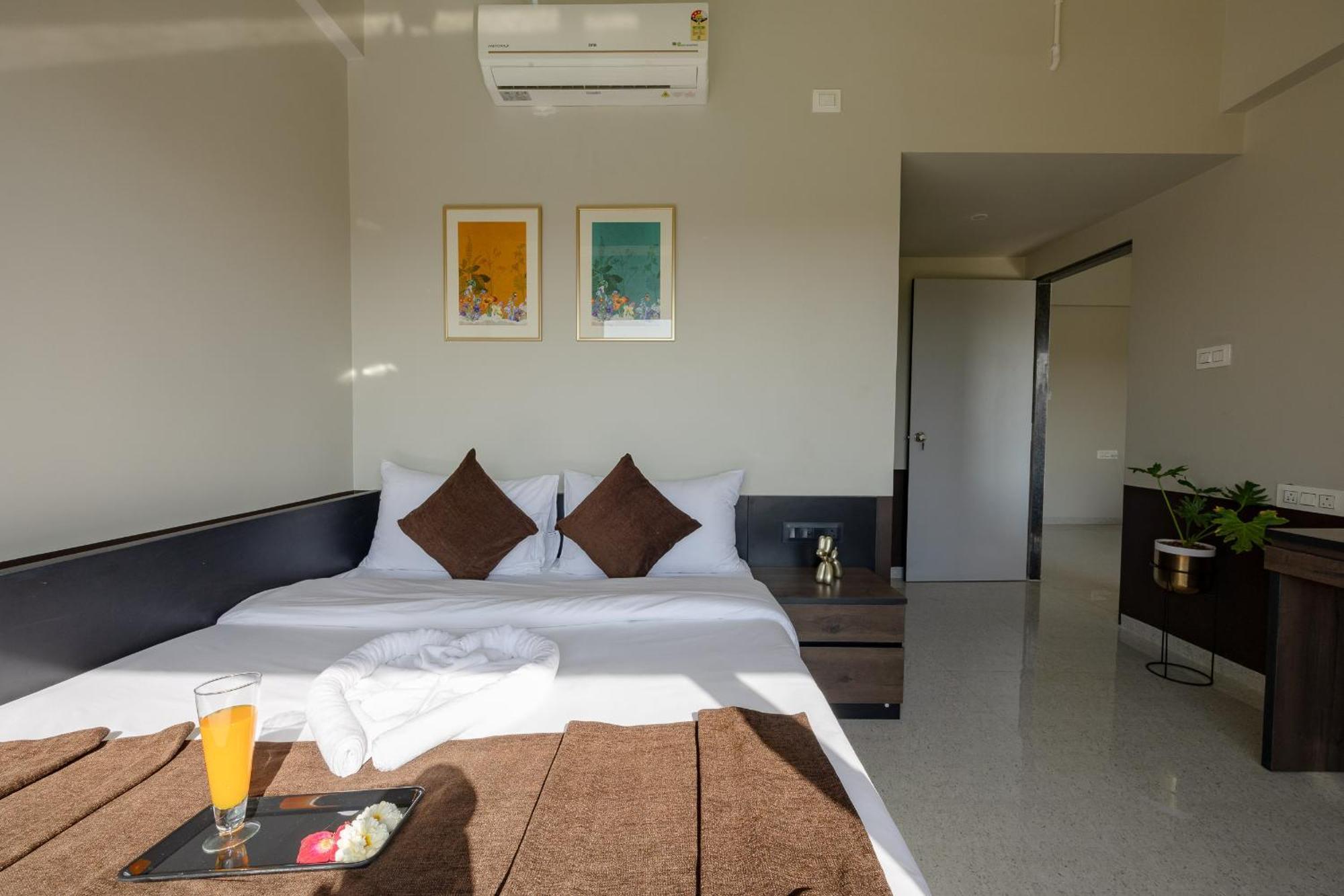 Saavi Suites Daman Exteriör bild