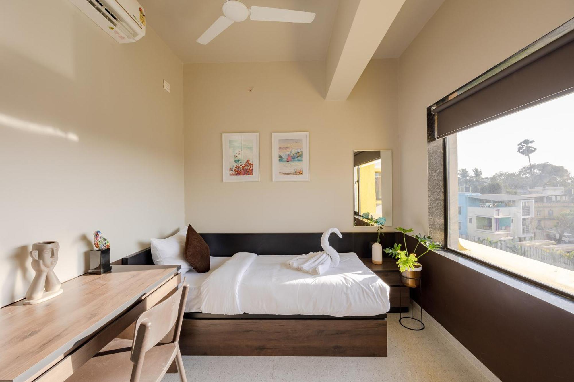 Saavi Suites Daman Exteriör bild