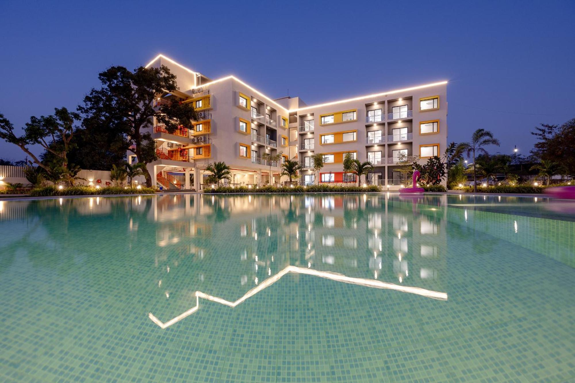 Saavi Suites Daman Exteriör bild