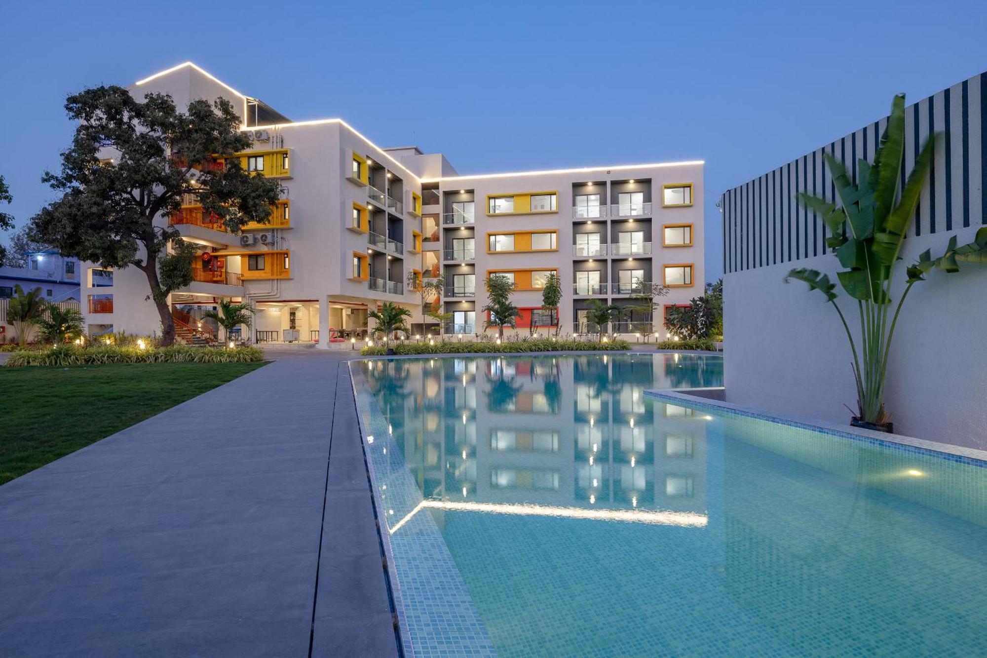 Saavi Suites Daman Exteriör bild