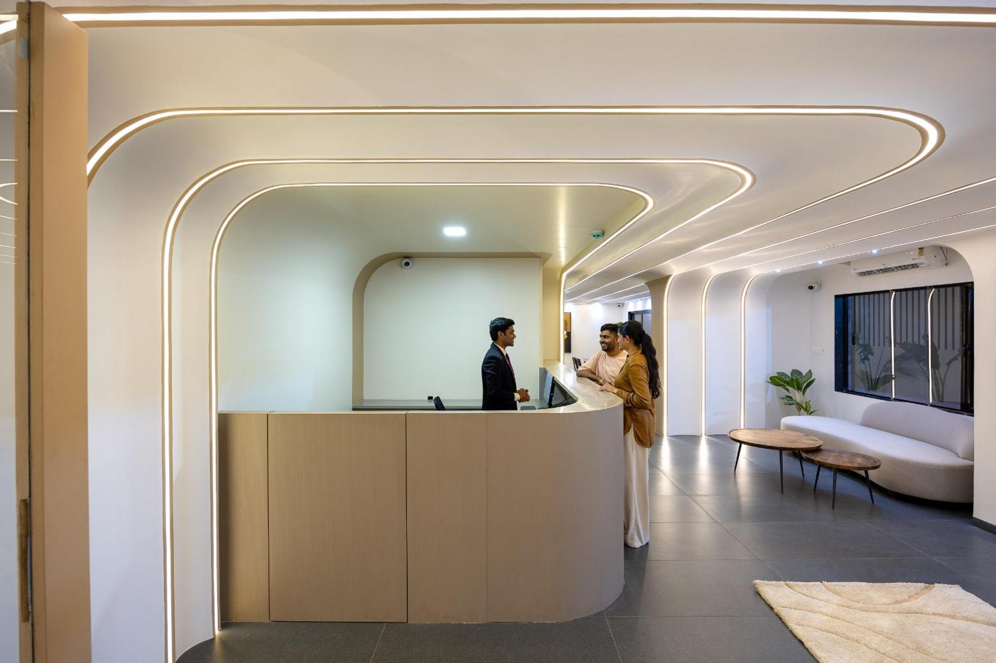 Saavi Suites Daman Exteriör bild